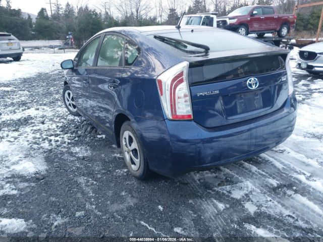 2015 TOYOTA PRIUS JTDKN3DU1F1987090 Photo 2