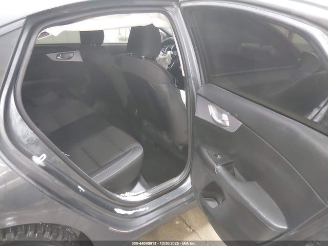 3KPF24AD0RE772841 KIA FORTE LX