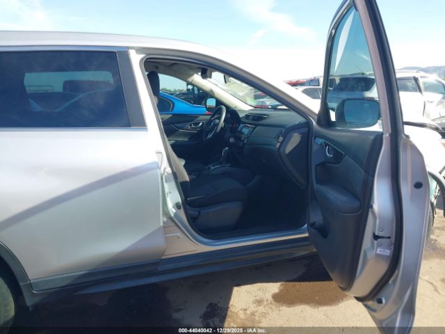 2018 NISSAN ROGUE KNMAT2MT4JP560561 Photo 4