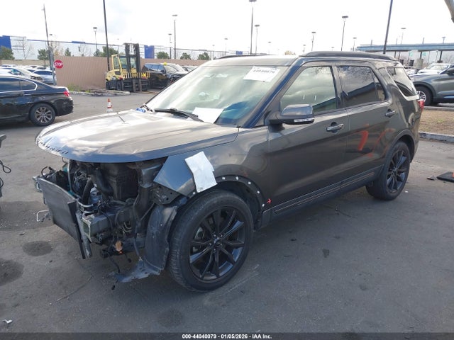 Ford EXPLORER XLT 2017 1FM5K7D82HGD55355 Image 2
