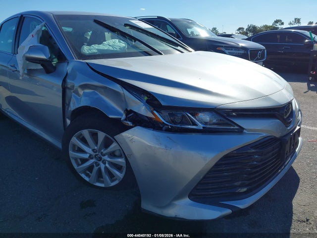4T1B11HK2JU091764 Toyota CAMRY LE