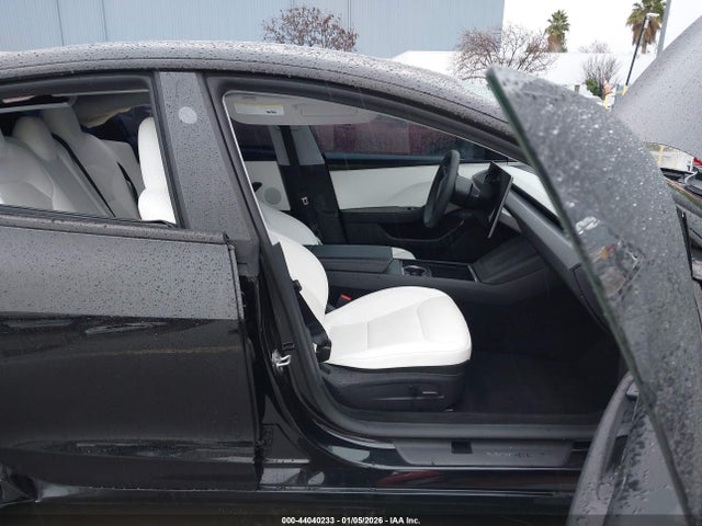 2025 TESLA MODEL 3 5YJ3E1EA0SF018962 Photo 4
