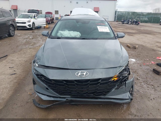 KMHLM4AG8NU317203 Hyundai ELANTRA SEL