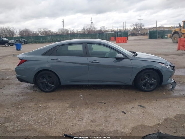KMHLM4AG8NU317203 Hyundai ELANTRA SEL