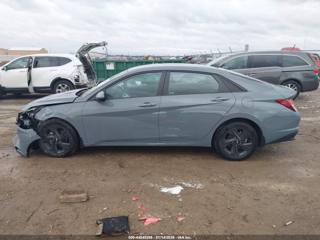 KMHLM4AG8NU317203 Hyundai ELANTRA SEL