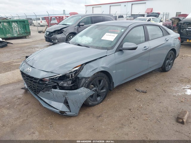 KMHLM4AG8NU317203 Hyundai ELANTRA SEL