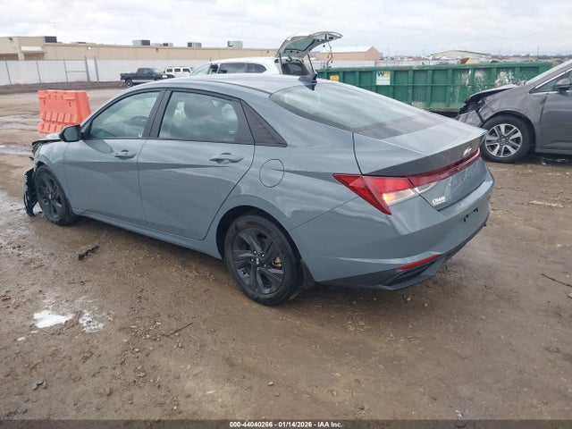 KMHLM4AG8NU317203 Hyundai ELANTRA SEL