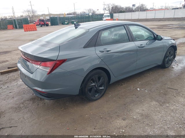 KMHLM4AG8NU317203 Hyundai ELANTRA SEL