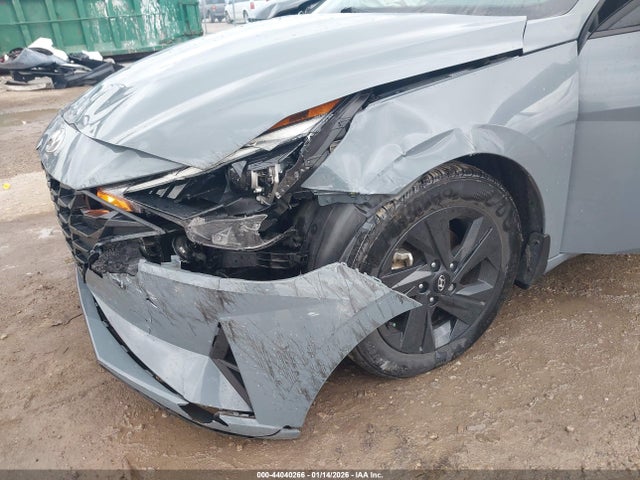 KMHLM4AG8NU317203 Hyundai ELANTRA SEL