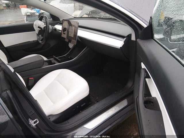 2018 TESLA MODEL 3 5YJ3E1EA8JF169207 Photo 4