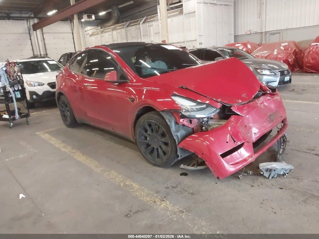 2021 TESLA MODEL Y 5YJYGDEE3MF180138 Photo 0
