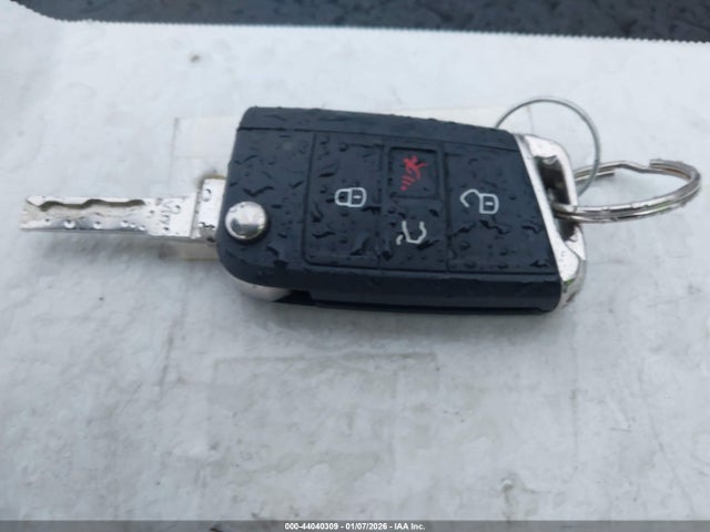WVWUF7AU7GW240521 Volkswagen Golf R 4-door