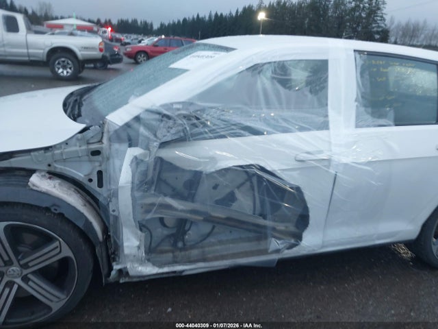 WVWUF7AU7GW240521 Volkswagen Golf R 4-door