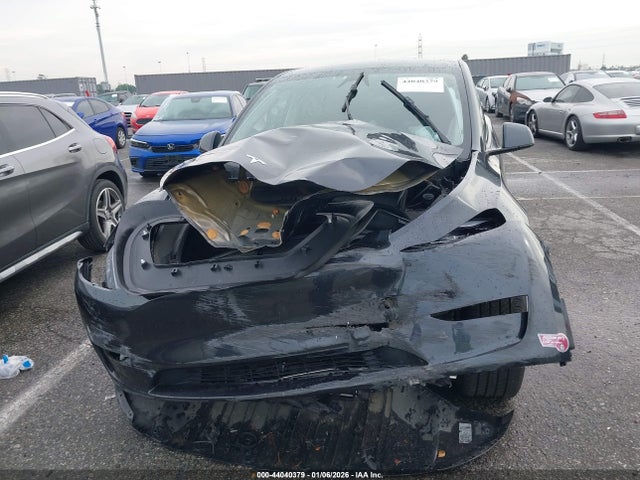 Tesla Model Y Rwd 2024 7SAYGDED4RF072080 Image 13