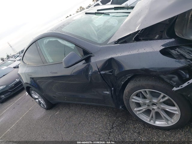 Tesla Model Y Rwd 2024 7SAYGDED4RF072080 Image 14