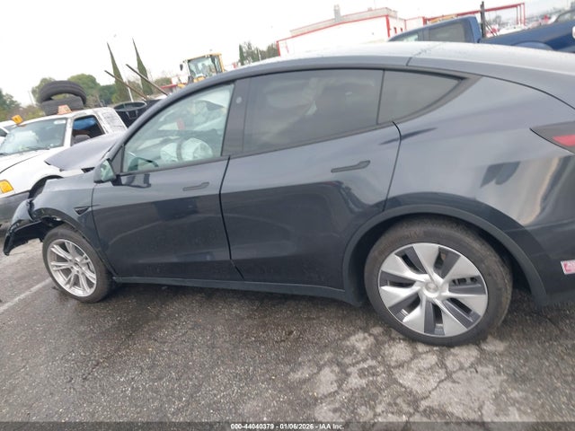 Tesla Model Y Rwd 2024 7SAYGDED4RF072080 Image 15