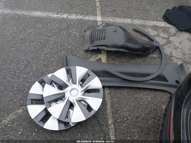 Tesla Model Y Rwd 2024 7SAYGDED4RF072080 Image 12