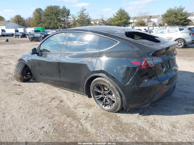2025 TESLA MODEL Y 7SAYGAEE9SF265273 Photo 2