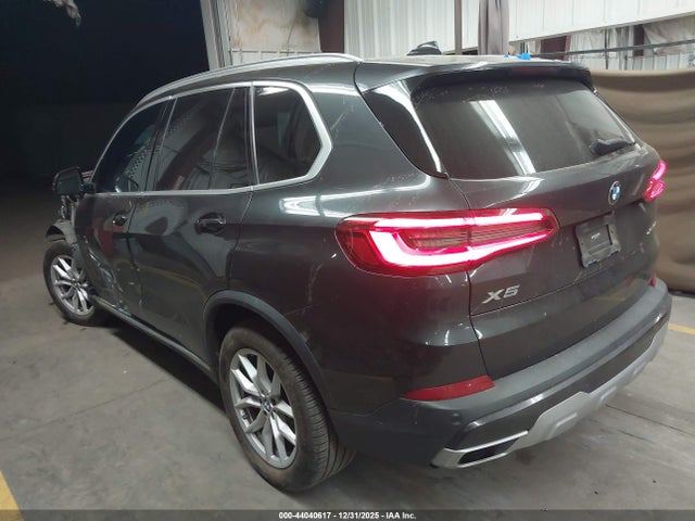 2020 BMW X5 5UXCR6C01LLL76581 Photo 2