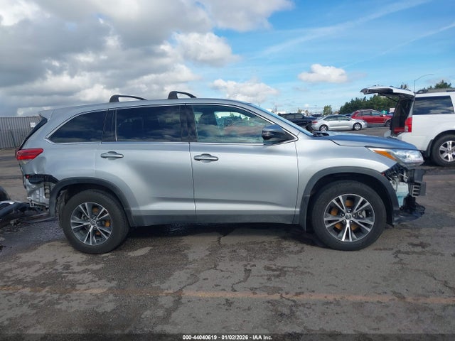 5TDZZRFH3KS297215 Toyota Highlander Le