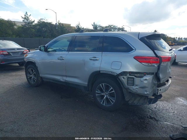 5TDZZRFH3KS297215 Toyota Highlander Le