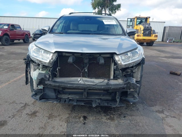 5TDZZRFH3KS297215 Toyota Highlander Le