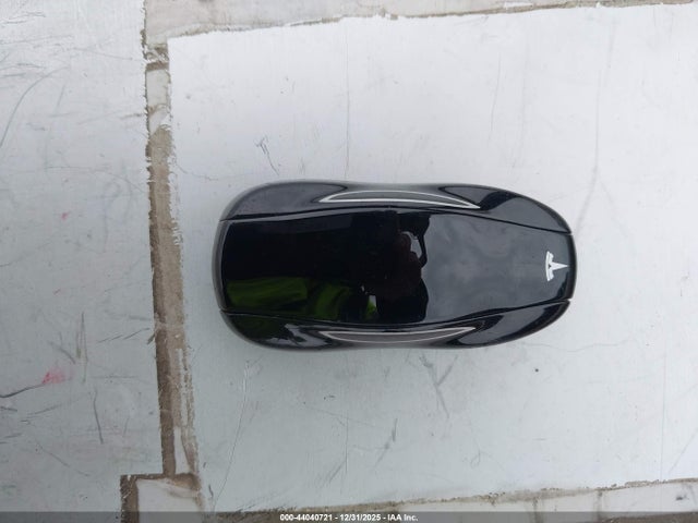44040721 :رقم المزاد ، 5YJSA1E26JF268785 vin ، 2018 Tesla Model S 100d/75d/p100d مزاد بيع