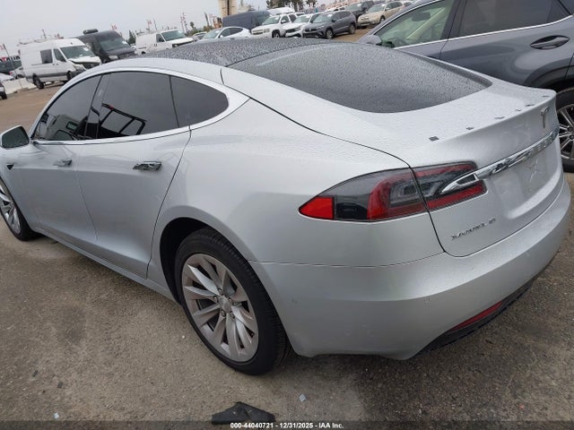 44040721 :رقم المزاد ، 5YJSA1E26JF268785 vin ، 2018 Tesla Model S 100d/75d/p100d مزاد بيع