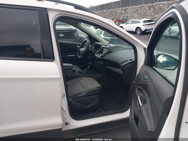 1FMCU0GD8JUB48140 Ford ESCAPE SE