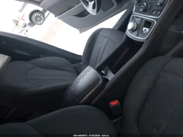 2015 CHRYSLER 200 1C3CCCAB5FN632921 Photo 4