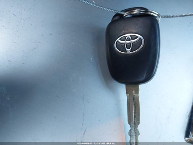 2T3ZFREV7HW362297 Toyota RAV4 LE