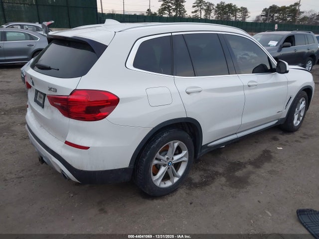 2018 BMW X3 5UXTR9C56JLD66741 Photo 3