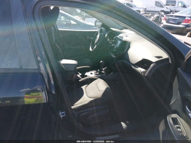 2016 JEEP CHEROKEE 1C4PJLAB6GW282164 Photo 4