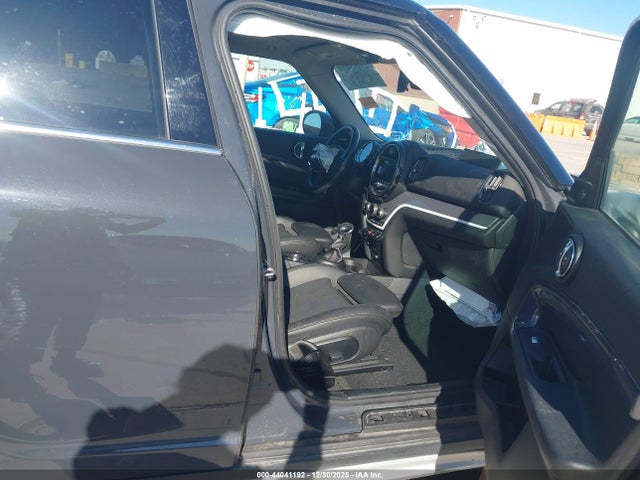 2018 MINI COUNTRYMAN WMZYT5C32J3E62351 Photo 4