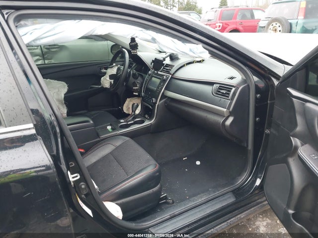 4T1BF1FK1HU421649 Toyota CAMRY SE
