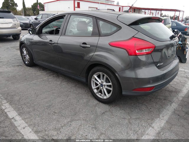 Ford FOCUS SE 2015 1FADP3K23FL369235 Image 3