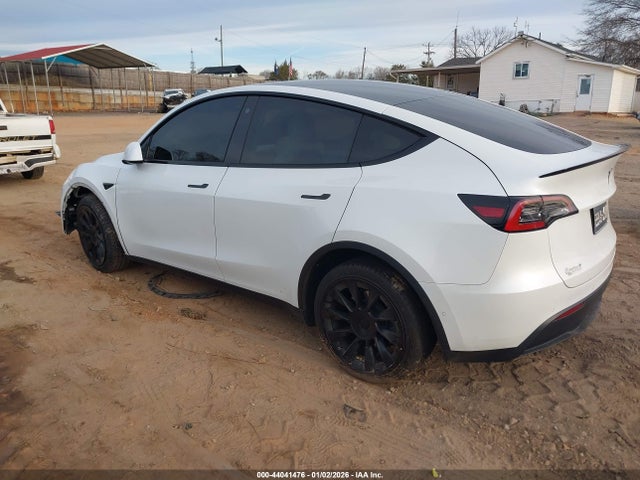 2021 TESLA MODEL Y 5YJYGDEE0MF245804 Photo 2
