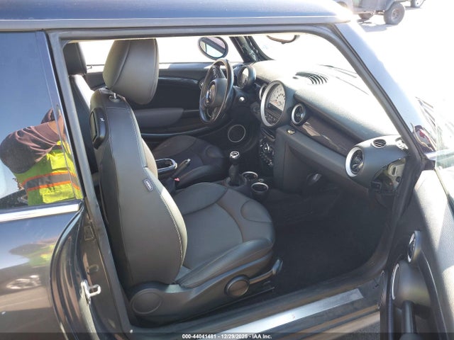 2011 MINI COOPER S WMWSV3C56BTY24456 Photo 4