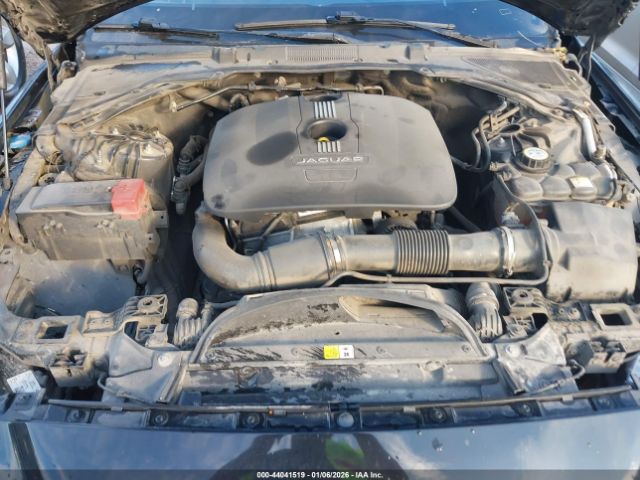 2017 JAGUAR XE SAJAR4BG3HA977586 Photo 9