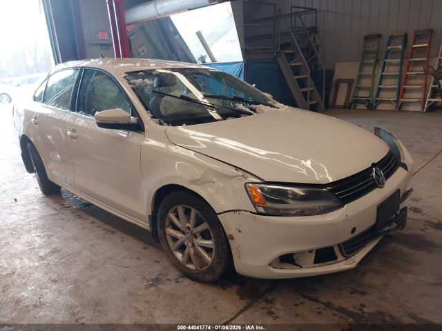 44041774 :رقم المزاد ، 3VWD17AJ3EM230633 vin ، 2014 Volkswagen Jetta 1.8t Se مزاد بيع