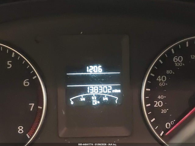 44041774 :رقم المزاد ، 3VWD17AJ3EM230633 vin ، 2014 Volkswagen Jetta 1.8t Se مزاد بيع