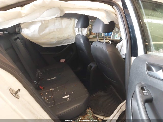 44041774 :رقم المزاد ، 3VWD17AJ3EM230633 vin ، 2014 Volkswagen Jetta 1.8t Se مزاد بيع