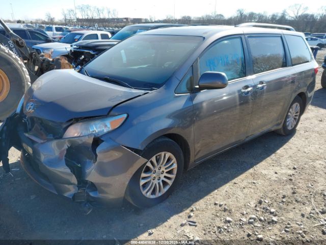 2017 TOYOTA SIENNA 5TDYZ3DC4HS811484 Photo 1