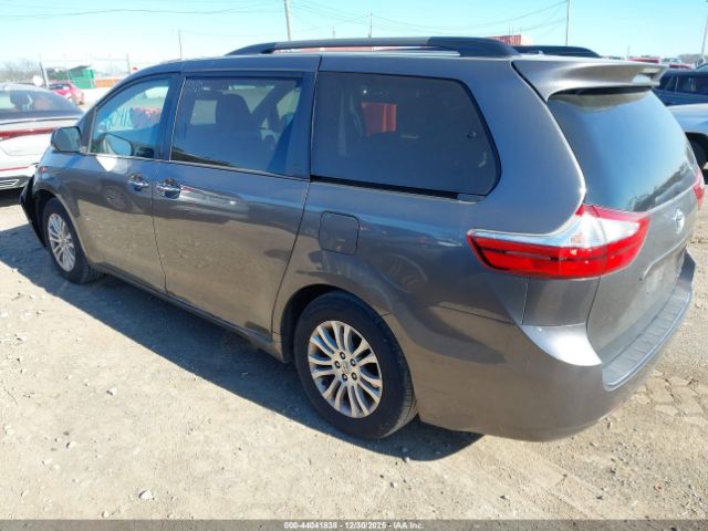 2017 TOYOTA SIENNA 5TDYZ3DC4HS811484 Photo 2