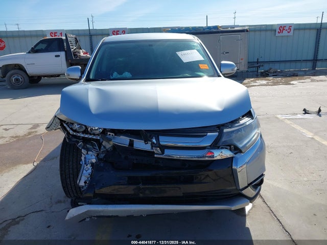 JA4AD3A31HZ064455 Mitsubishi Outlander Se