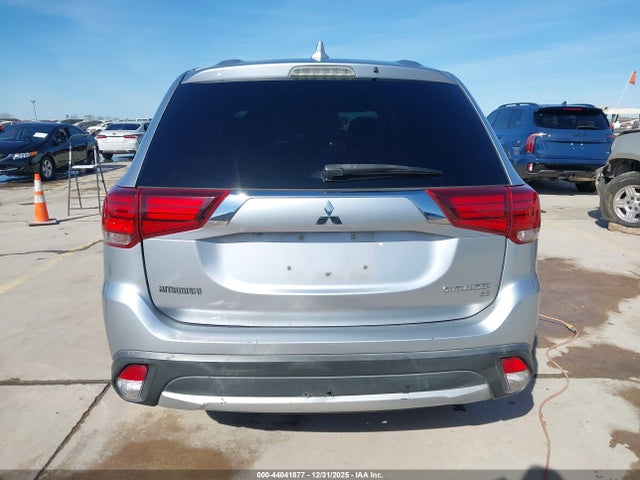 JA4AD3A31HZ064455 Mitsubishi Outlander Se