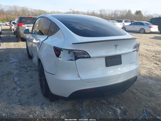 2022 TESLA MODEL Y 7SAYGDEF2NF512177 Photo 2