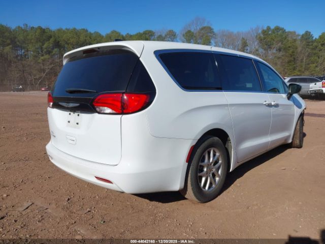 2024 CHRYSLER VOYAGER 2C4RC1CG2RR105445 Photo 3