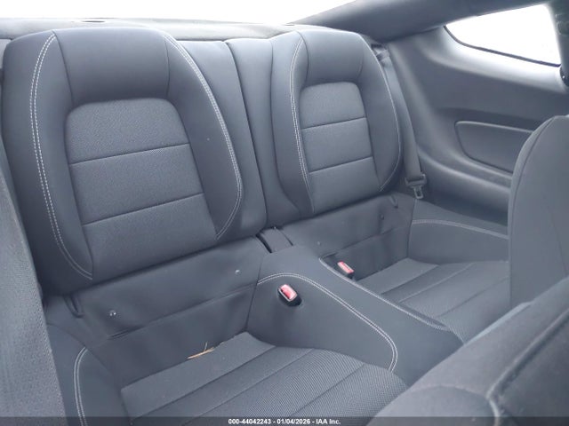1FA6P8AM4G5305056 Ford Mustang V6