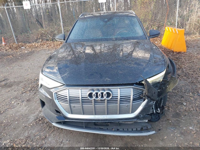 WA1VAAGE7KB005367 Audi E-tron Premium Plus